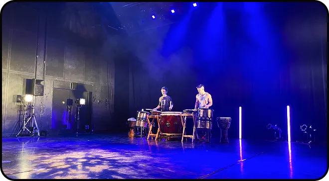 太鼓を演奏する舞台